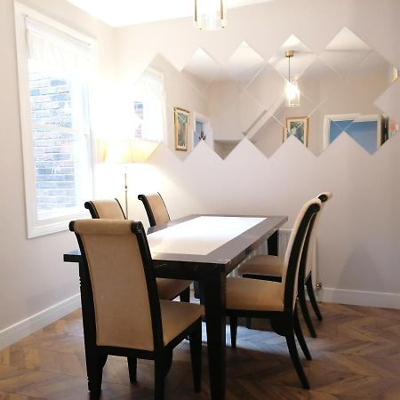 Stunning 3 Bedroom Townhouse In The Heart Of City Белфаст Екстериор снимка