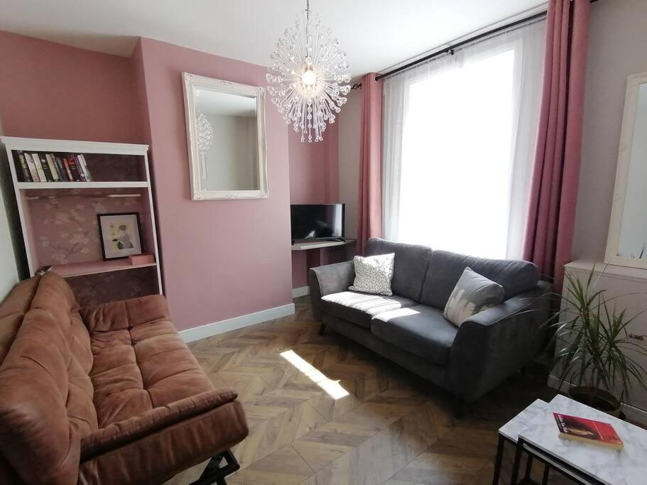 Stunning 3 Bedroom Townhouse In The Heart Of City Белфаст Екстериор снимка