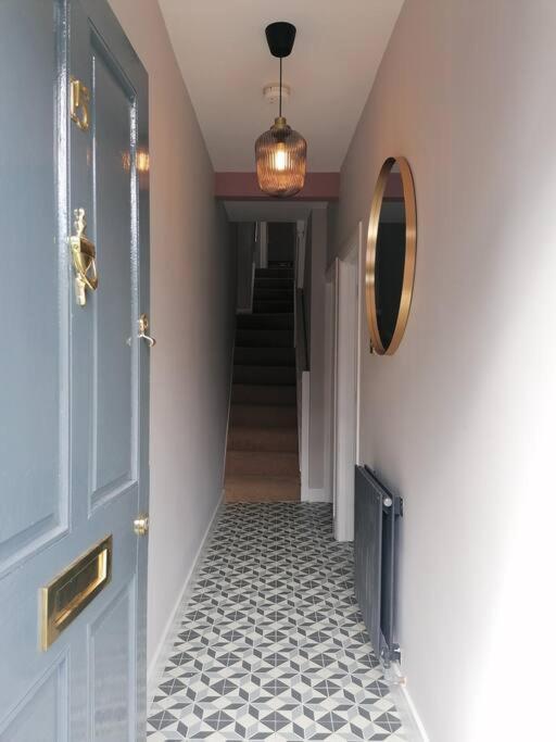 Stunning 3 Bedroom Townhouse In The Heart Of City Белфаст Екстериор снимка