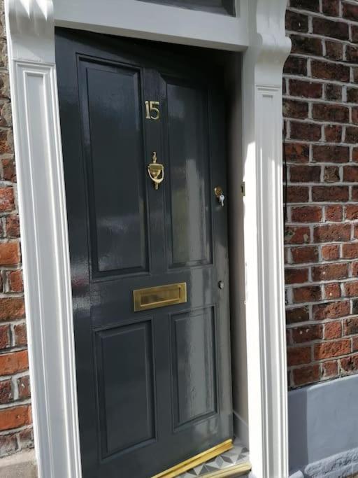 Stunning 3 Bedroom Townhouse In The Heart Of City Белфаст Екстериор снимка