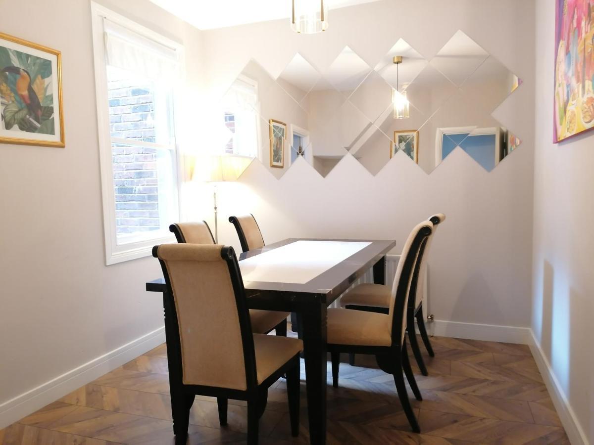 Stunning 3 Bedroom Townhouse In The Heart Of City Белфаст Екстериор снимка