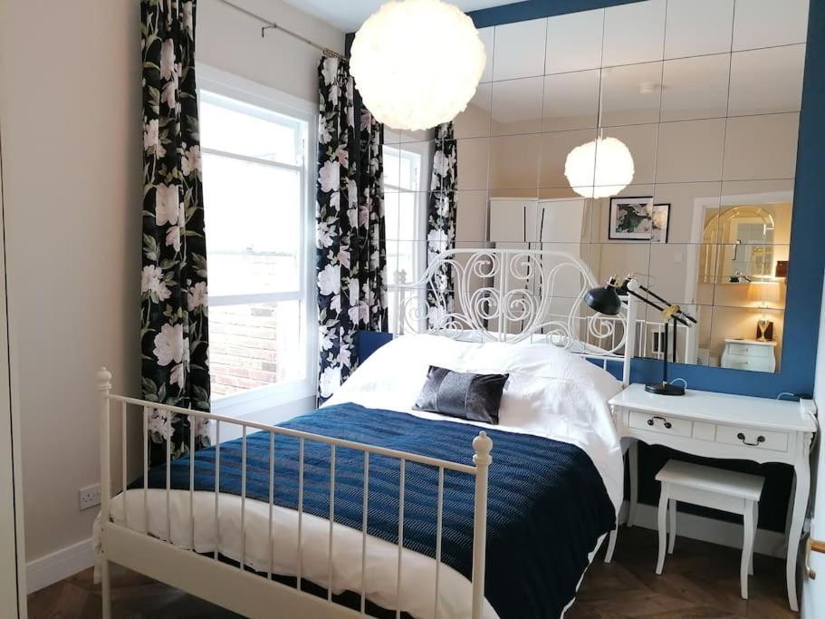 Stunning 3 Bedroom Townhouse In The Heart Of City Белфаст Екстериор снимка