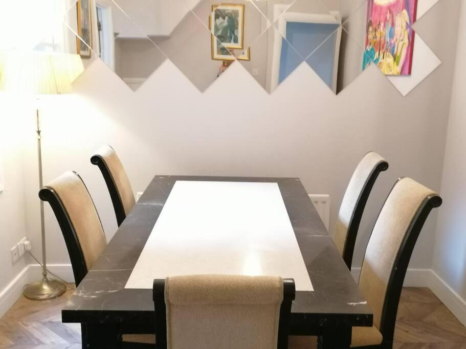 Stunning 3 Bedroom Townhouse In The Heart Of City Белфаст Екстериор снимка
