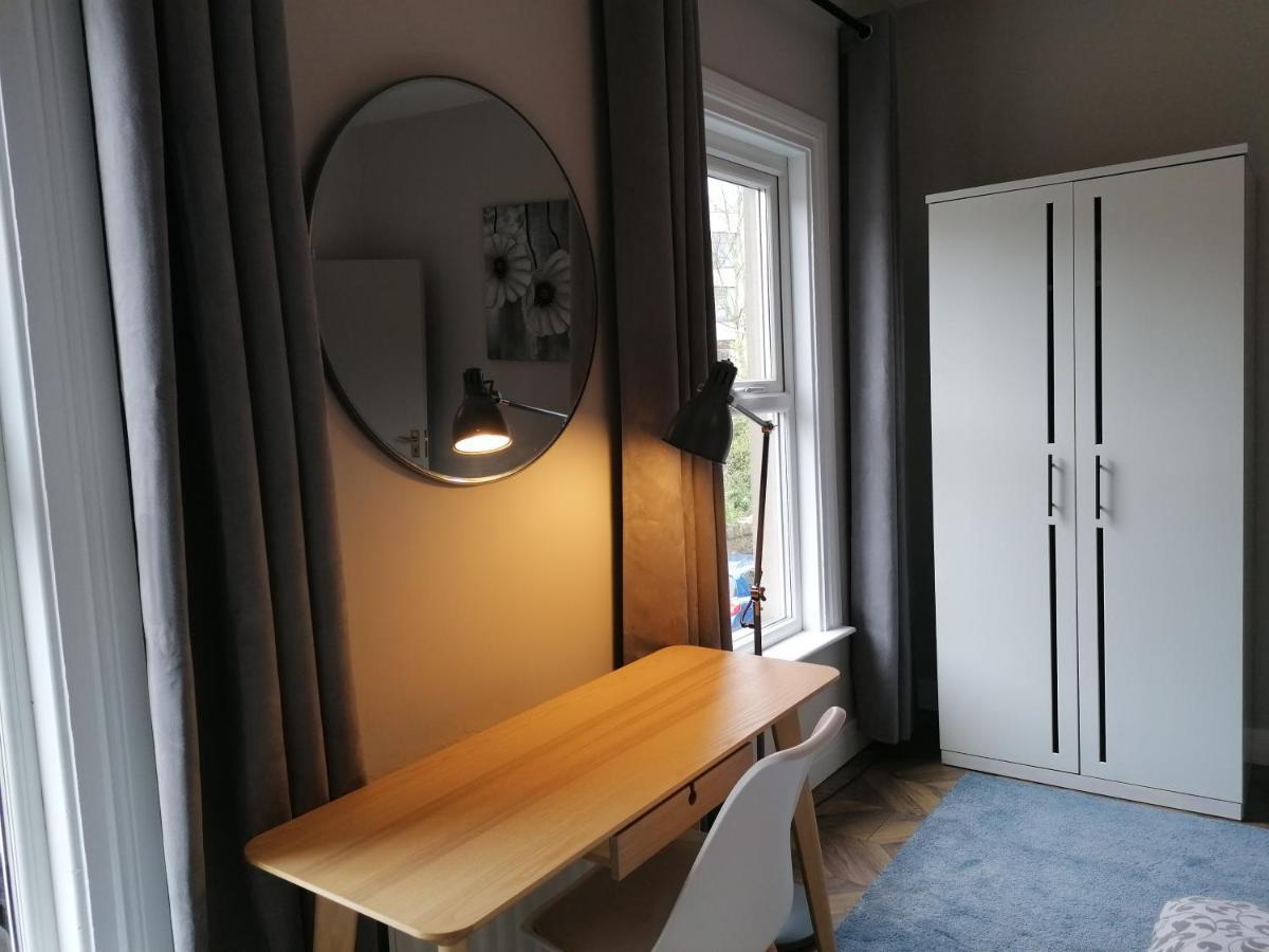 Stunning 3 Bedroom Townhouse In The Heart Of City Белфаст Екстериор снимка