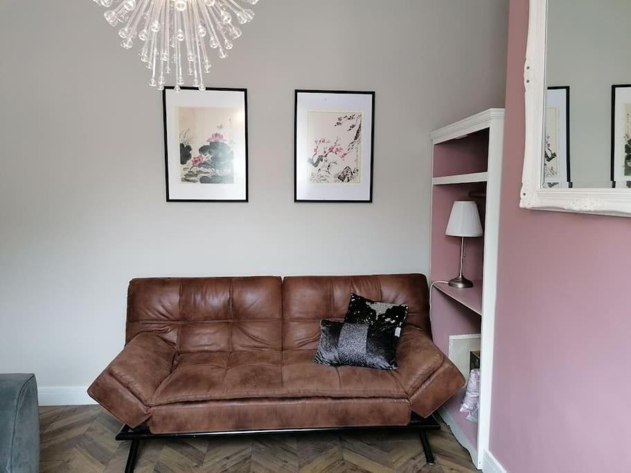 Stunning 3 Bedroom Townhouse In The Heart Of City Белфаст Екстериор снимка