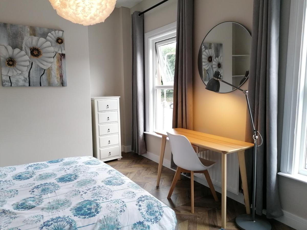 Stunning 3 Bedroom Townhouse In The Heart Of City Белфаст Екстериор снимка