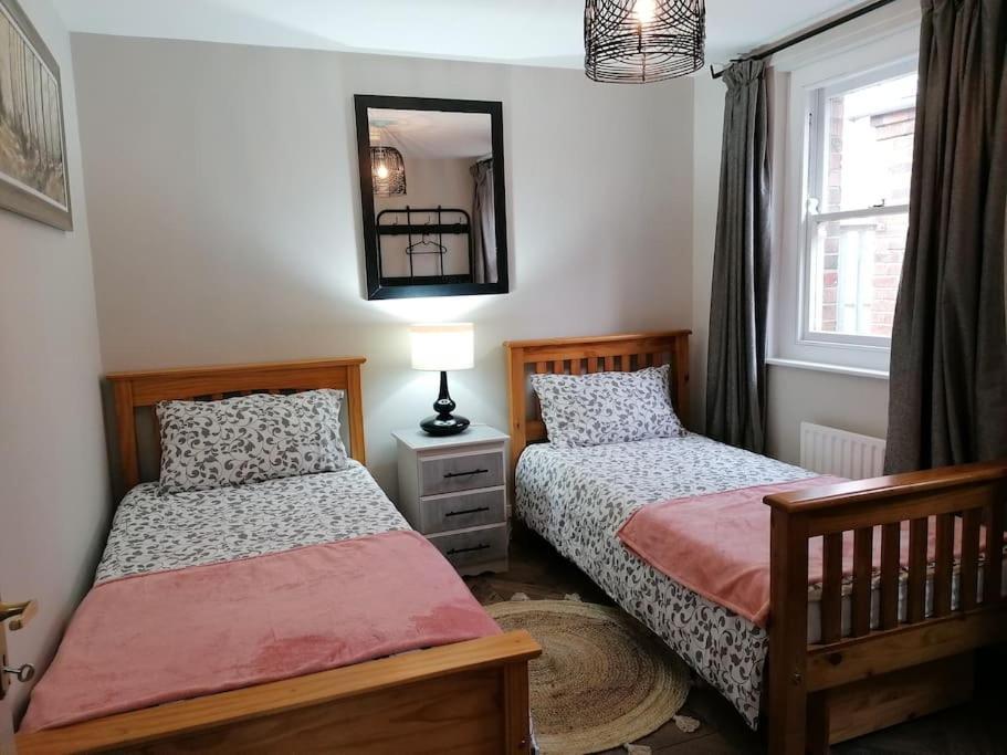 Stunning 3 Bedroom Townhouse In The Heart Of City Белфаст Екстериор снимка